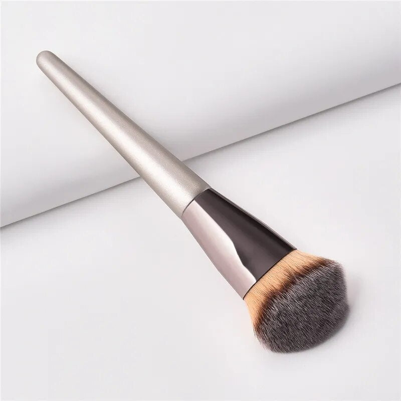 1Pcs Makeup Brush High Quality Champagne Gold Color Professional Brushes For Makeup Powder Foundation Bronzer T01386